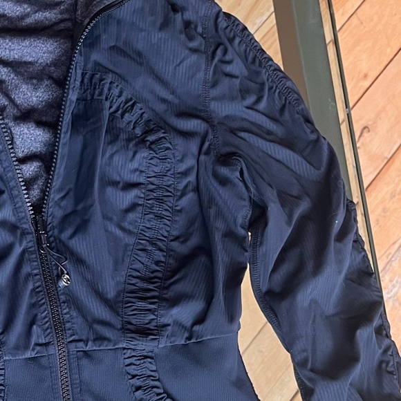 Black Lululemon jacket - Picture 4 of 4